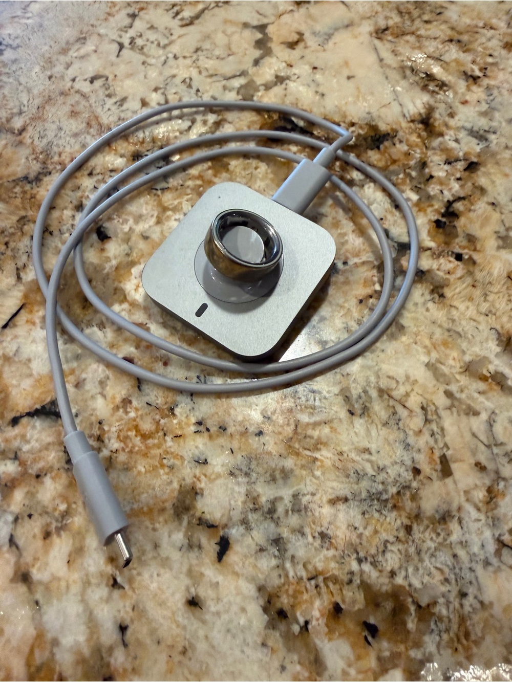 Oura Smart Ring Gold size 7, gen 4 with charger